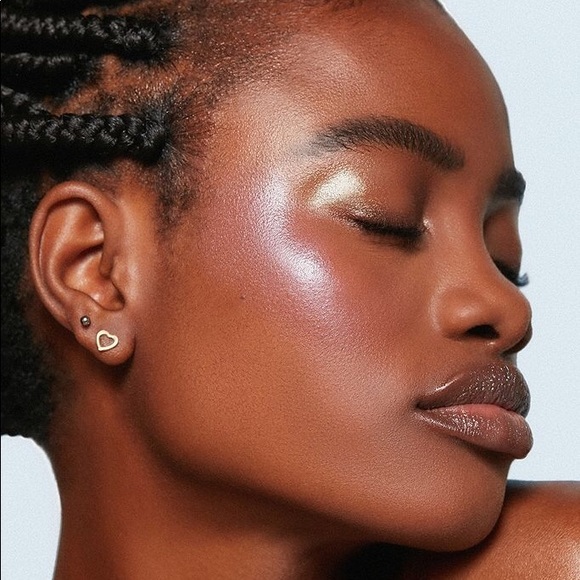 NWT Ohii “Gold Charge” Soft Glow Highlighter - Picture 2 of 5